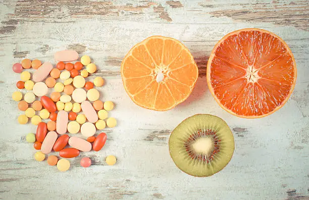 리포좀 비타민C VS 비타민C 차이점을 아시나요? 요즘 몸에 계속 피곤하고 늘어지니 가장 먼저 비타민이 생각나더라고요. 비타민C 섭취는 필수가 되어버렸어요~ 이왕 먹을 거 잘 알고 먹어야 겠지요? 하루 권장량과 어떤 효능과 부작용이 있는지 같이 확인해보자고요!