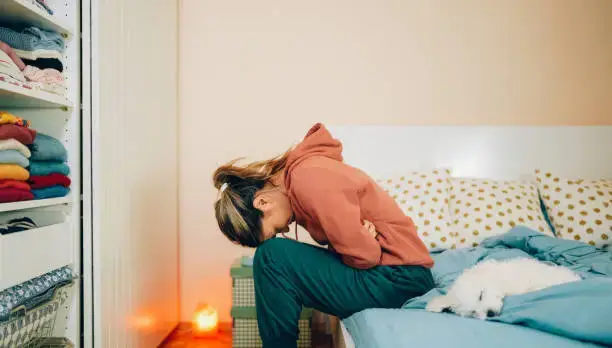 배가 콕콕 쑤셔요~ 아랫배 통증이 있나요? 윗배 통증이 있나요? 배가 콕콕 쑤시는 느낌을 부위별로 정리했습니다. 기분 나쁜 그 증상이 어떤 증상인지 확인해 보시기 바랍니다.